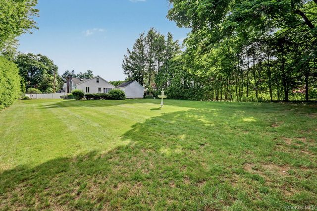 13 Dellworth Drive, Yorktown Heights, NY 10598