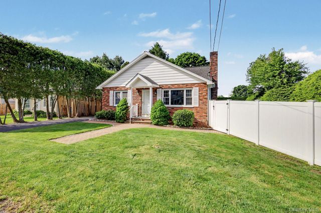 13 Dellworth Drive, Yorktown Heights, NY 10598