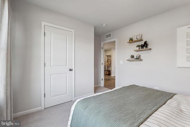 28 EMPIRE RD, Charles Town, WV 25414