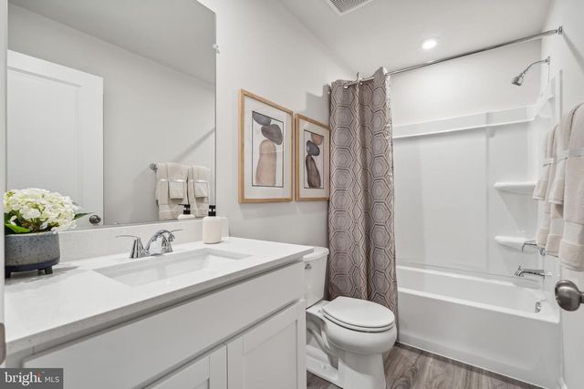 28 EMPIRE RD, Charles Town, WV 25414