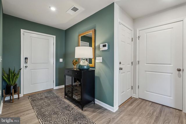 28 EMPIRE RD, Charles Town, WV 25414