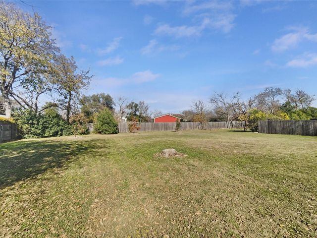 1105 E 17th ST, Georgetown, TX 78626