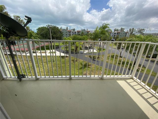 8200 SW 210th St 220, Cutler Bay, FL 33189