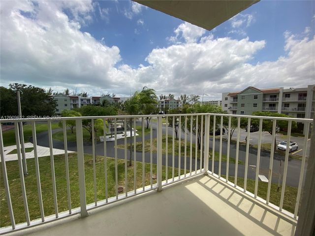 8200 SW 210th St 220, Cutler Bay, FL 33189