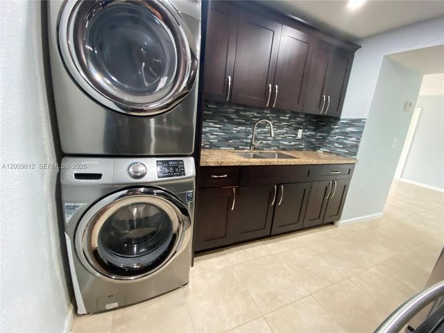 8200 SW 210th St 220, Cutler Bay, FL 33189