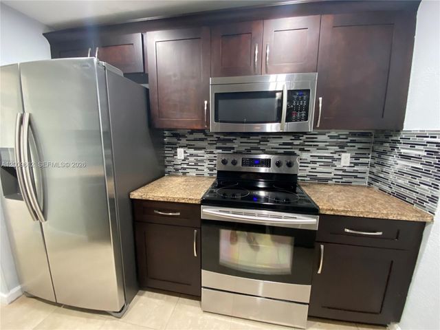 8200 SW 210th St 220, Cutler Bay, FL 33189