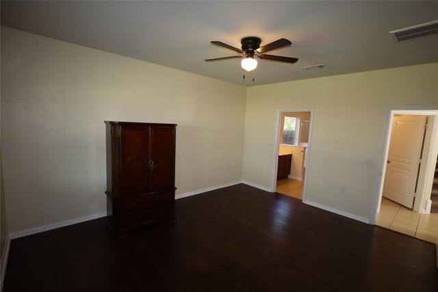 5032 Irvine LN, Del Valle, TX 78617