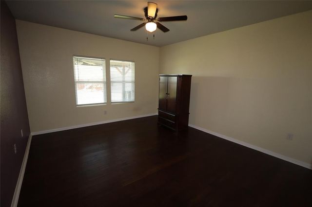 5032 Irvine LN, Del Valle, TX 78617