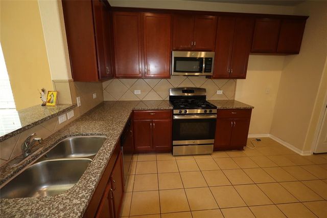 5032 Irvine LN, Del Valle, TX 78617