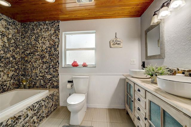 3214 N SECLUSION DRIVE, Sarasota, FL 34239