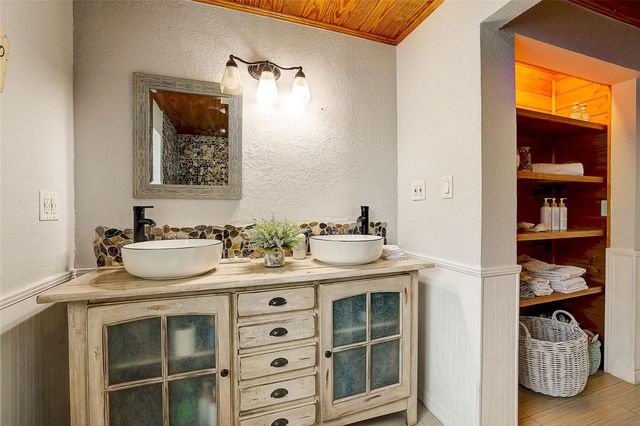 3214 N SECLUSION DRIVE, Sarasota, FL 34239