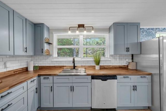 2460 Middle Road, Mobile, AL 36605