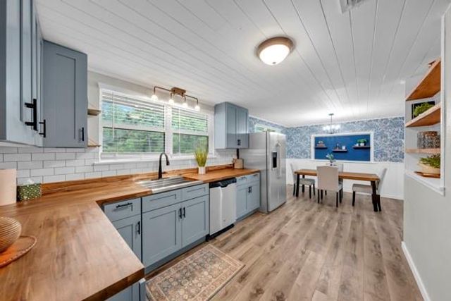 2460 Middle Road, Mobile, AL 36605