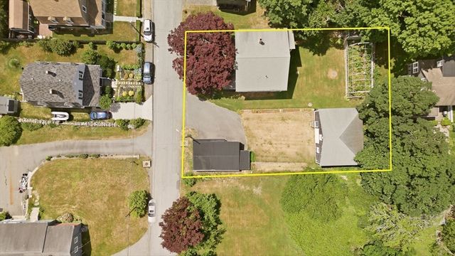 22 South Avenue, Tiverton, RI 02878