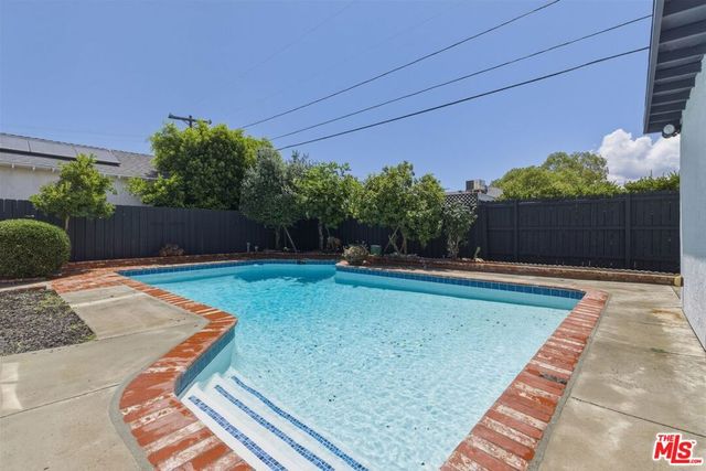 5847 Texhoma Avenue, Encino, CA 91316