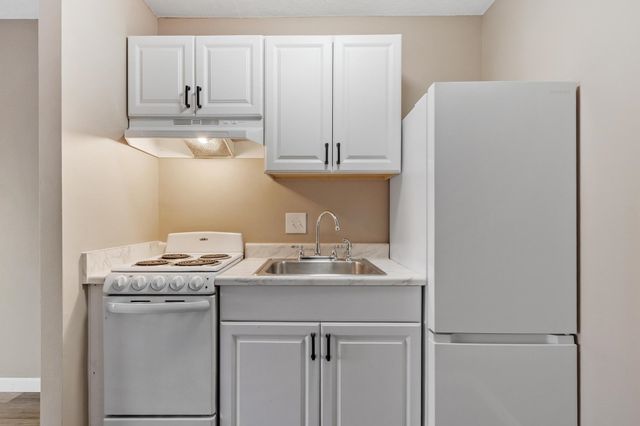 11 Strawberry Bank Rd Apt 5, Nashua, NH 03062