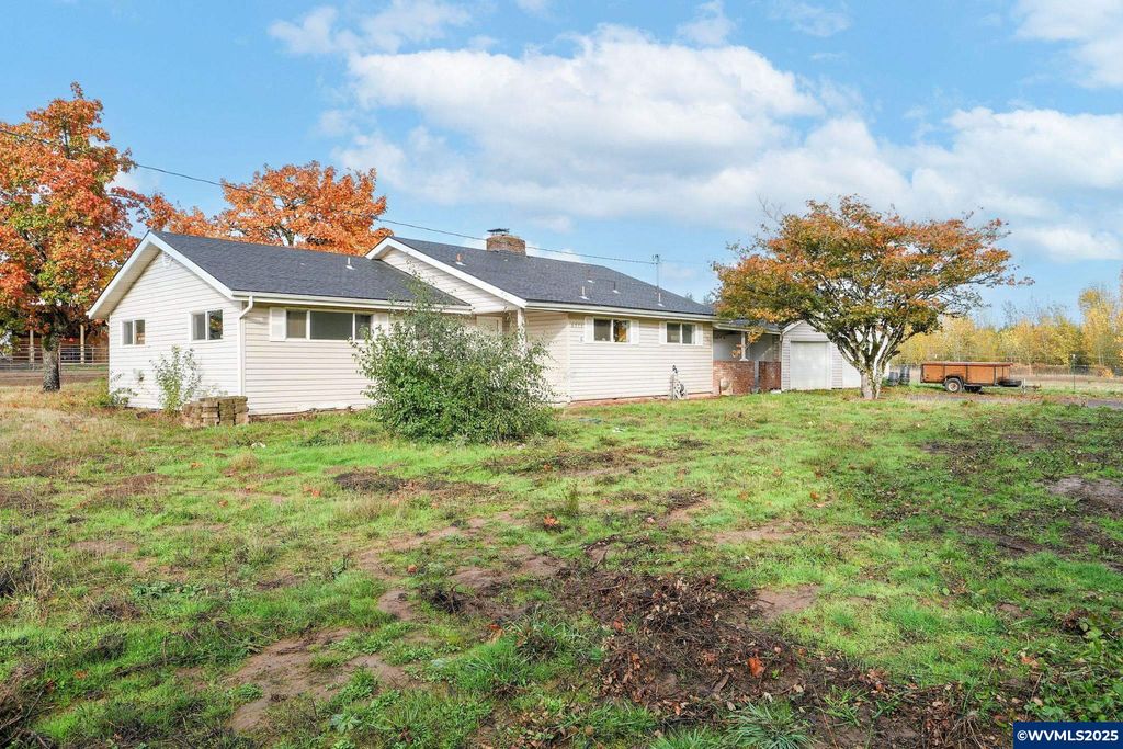 Image 1 of property listing at 8975 Pacific Hwy, Monmouth, OR 97361