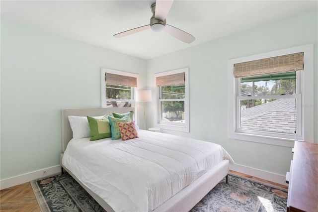 1716 OAK STREET NE, St Petersburg, FL 33704