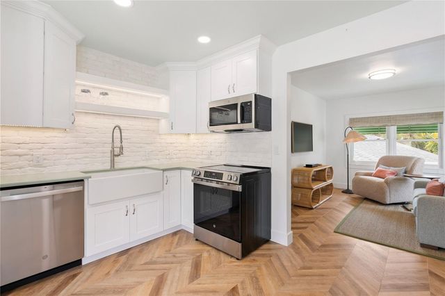 1716 OAK STREET NE, St Petersburg, FL 33704