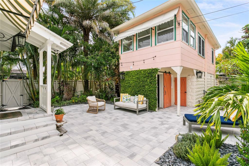 1716 OAK STREET NE, St Petersburg, FL 33704