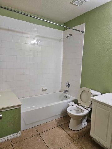 4036 Glenwyck Drive E, North Richland Hills, TX 76180