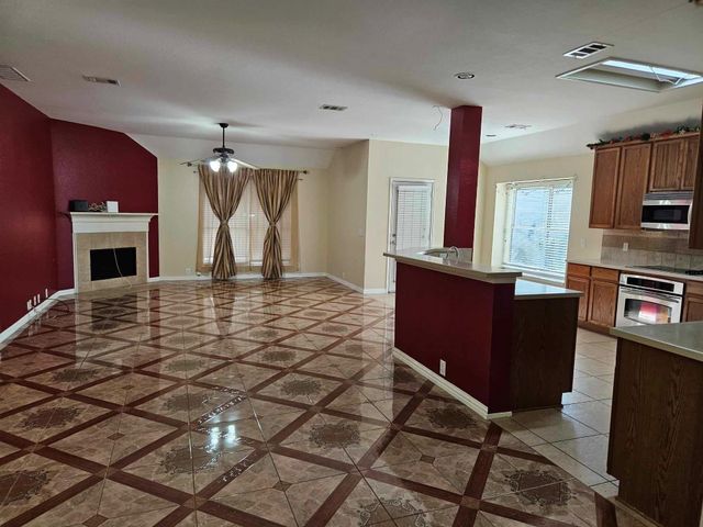4036 Glenwyck Drive E, North Richland Hills, TX 76180