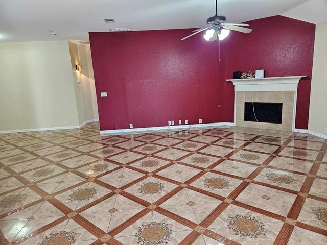 4036 Glenwyck Drive E, North Richland Hills, TX 76180
