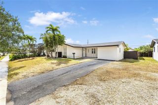 10520 SW 160th St, Miami, FL 33157