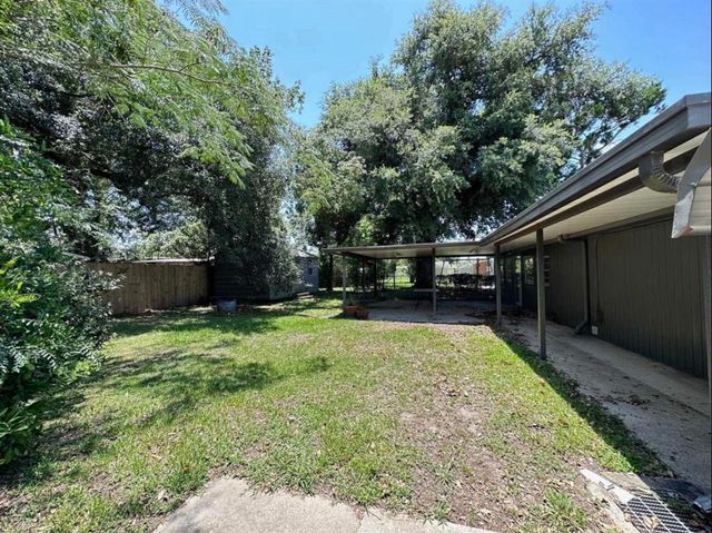 228 Oakshire Dr, Houma, LA 70364