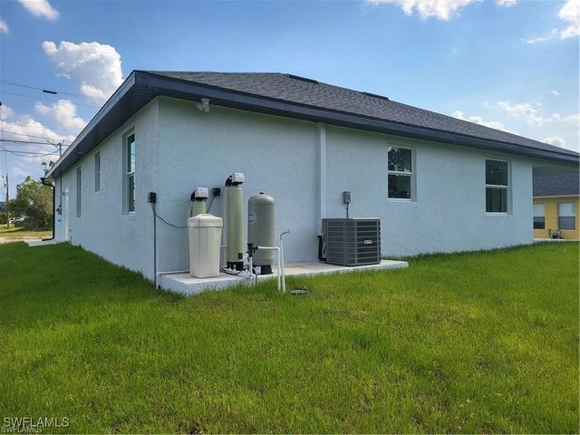 2815 Van Buren PKWY, Cape Coral, FL 33993