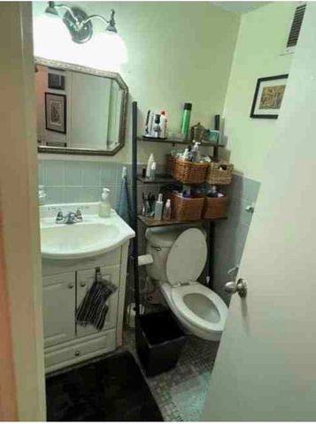 300 Lynn Shore Dr 712, Lynn, MA 01902