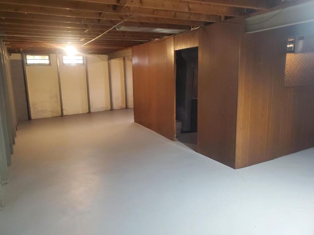 8229 W Grantosa DRIVE W, Milwaukee, WI 53218