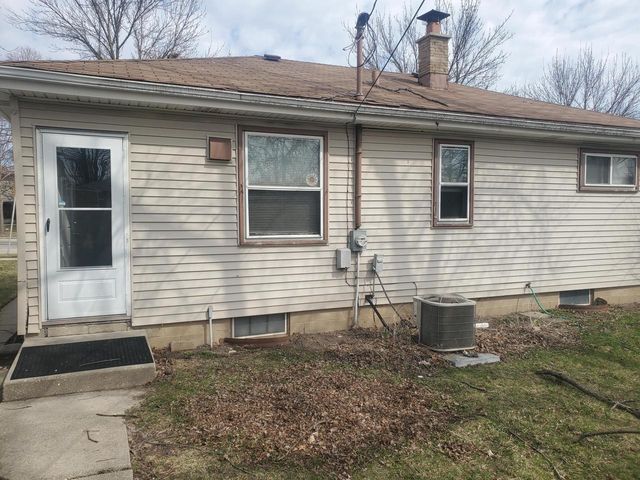 8229 W Grantosa DRIVE W, Milwaukee, WI 53218