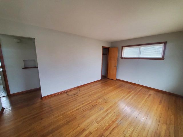 8229 W Grantosa DRIVE W, Milwaukee, WI 53218