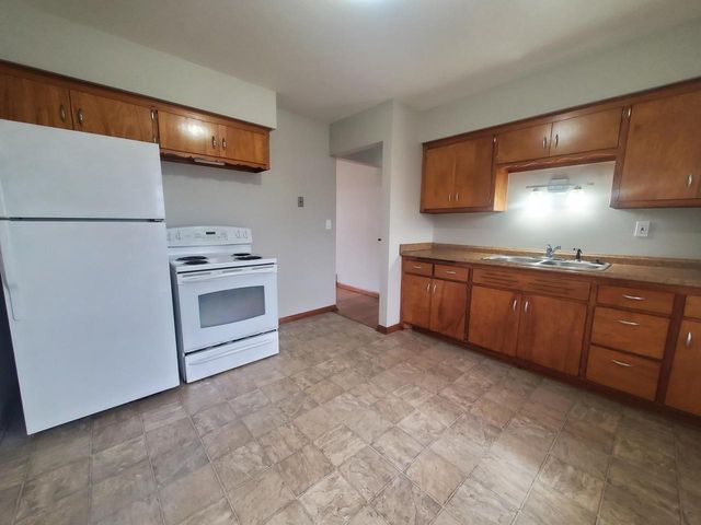 8229 W Grantosa DRIVE W, Milwaukee, WI 53218