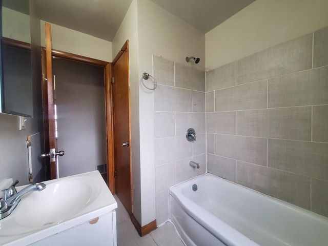 8229 W Grantosa DRIVE W, Milwaukee, WI 53218