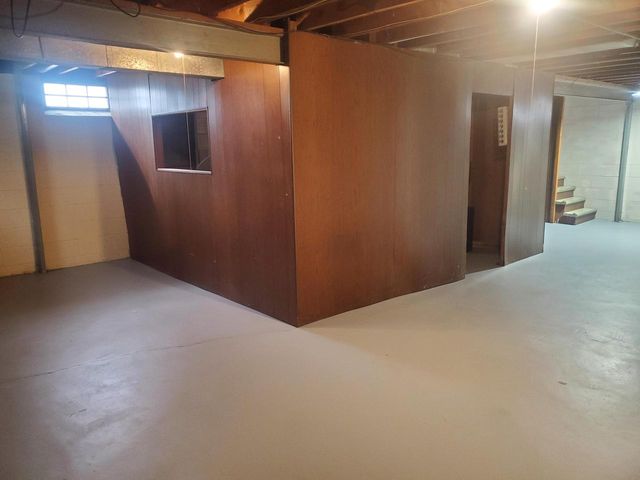 8229 W Grantosa DRIVE W, Milwaukee, WI 53218