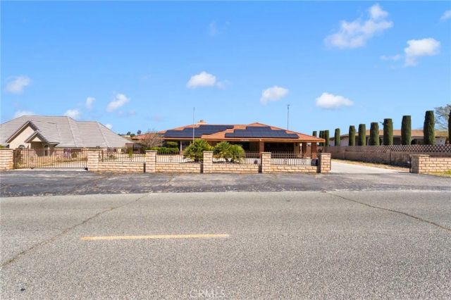 18186 Bangor, Hesperia, CA 92345