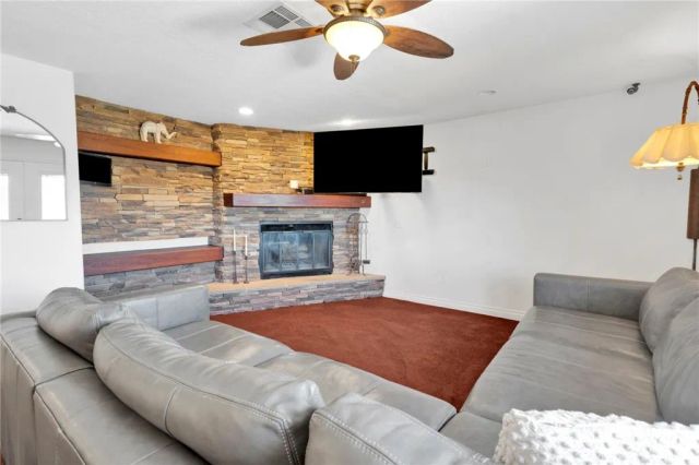 18186 Bangor, Hesperia, CA 92345