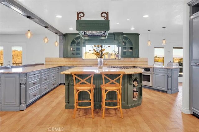 18186 Bangor, Hesperia, CA 92345