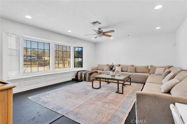 18186 Bangor, Hesperia, CA 92345