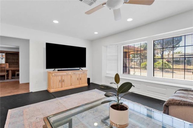 18186 Bangor, Hesperia, CA 92345