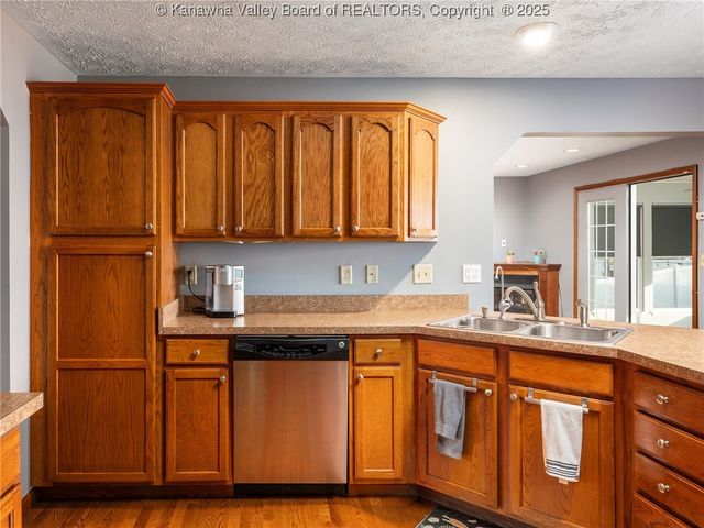 243 Maple Road, Hurricane, WV 25526