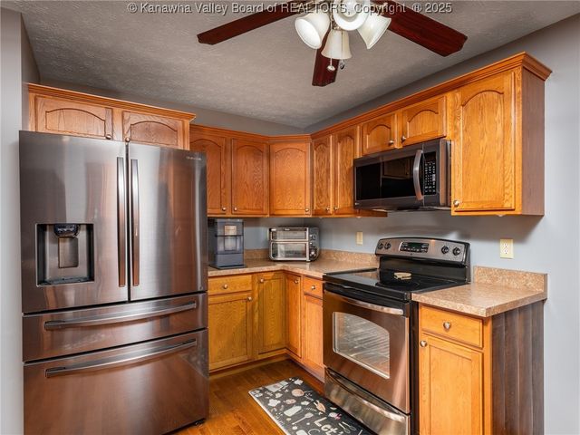 243 Maple Road, Hurricane, WV 25526