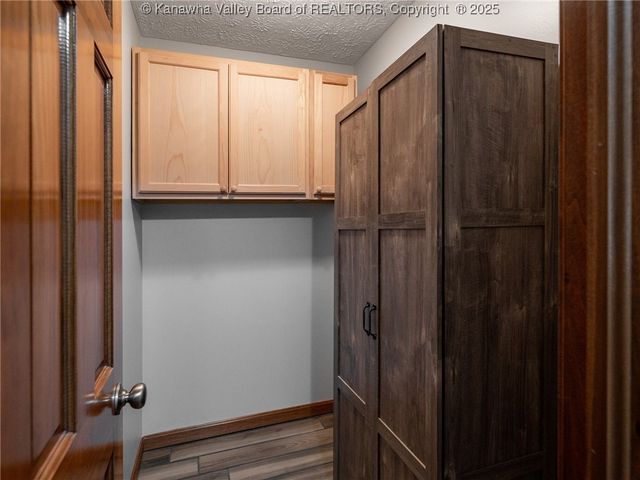 243 Maple Road, Hurricane, WV 25526