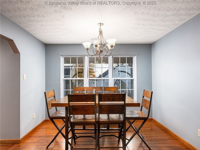 243 Maple Road, Hurricane, WV 25526