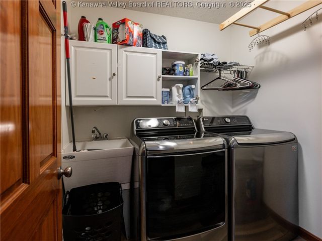 243 Maple Road, Hurricane, WV 25526