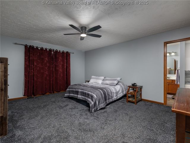 243 Maple Road, Hurricane, WV 25526