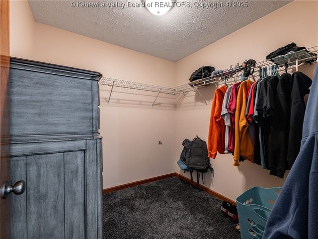 243 Maple Road, Hurricane, WV 25526