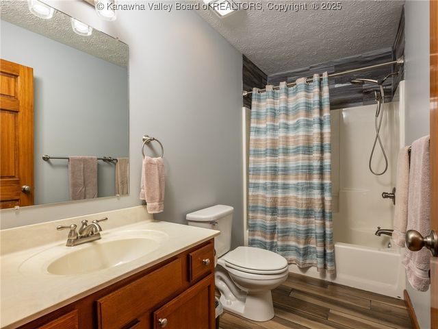 243 Maple Road, Hurricane, WV 25526